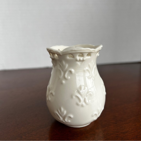 Skye McGhie Cream Lace Salt and Pepper Shakers 2002 - Picture 3 of 6